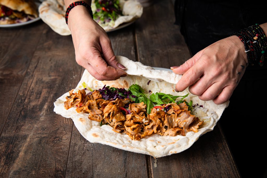 Kebabiss Döner Dürüm wird per Hand zubereitet